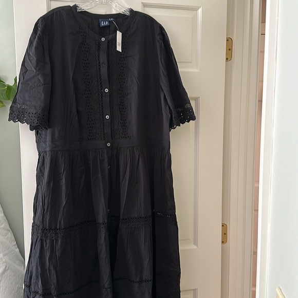 NWT Gap lace black midi dress with built-in slip. - Picture 2 of 3